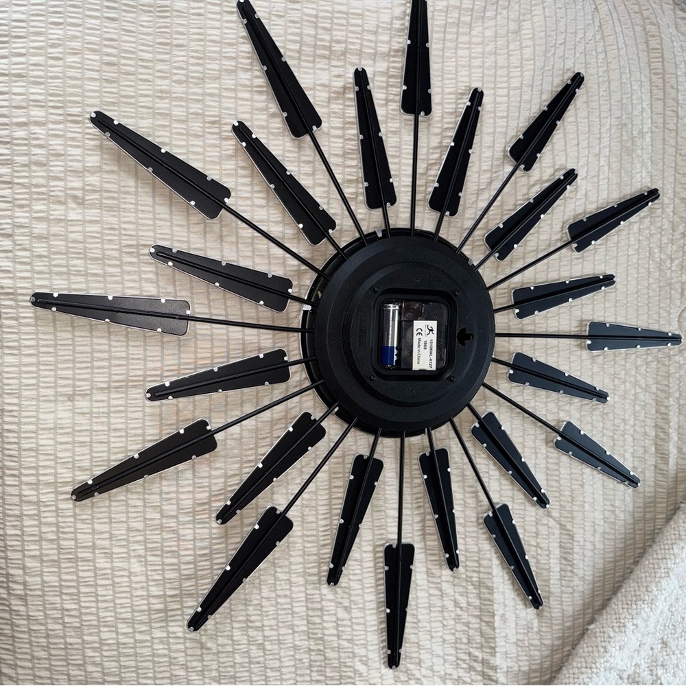 SOLD!! 🛑 MCM Repro Infinity Instruments Starburst Clock - Picture 6 of 8